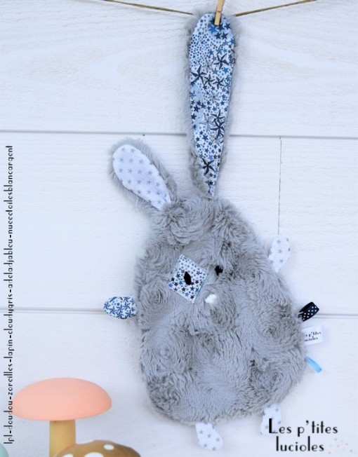lpl - Doudou "Zoreilles" Lapin Cloudy - Gris - Adeladja bleu et nuée d'étoiles blanc argent